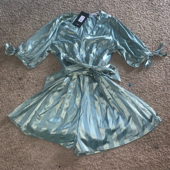 Green satin romper - Picture 3 of 5